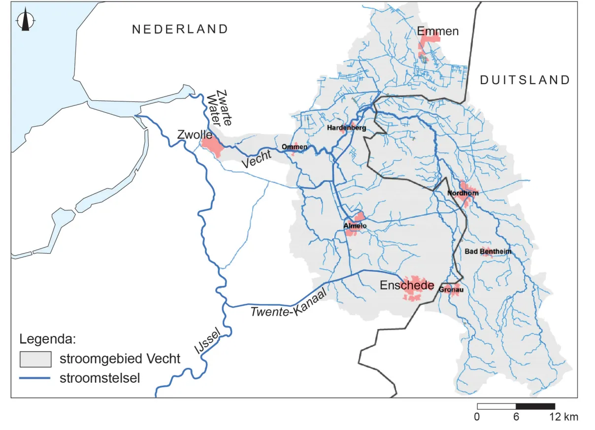 Kaart van het stroomgebied van de Vecht in Nederland en Duitsland, met het stroomstelsel, de landsgrens en de plaatsen Zwolle, Ommen, Hardenberg, Emmen, Almelo, Enschede, Nordhorn, Bad Bentheim en Gronau. Ook de IJssel, het Zwarte Water en het Twentekanaal staan erop. Schaalstok 0 tot 12 km.