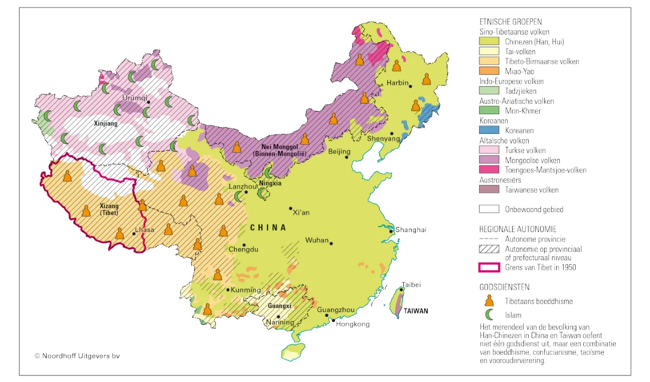 Kaart van China met de etnische groepen en de gebieden met regionale autonomie.