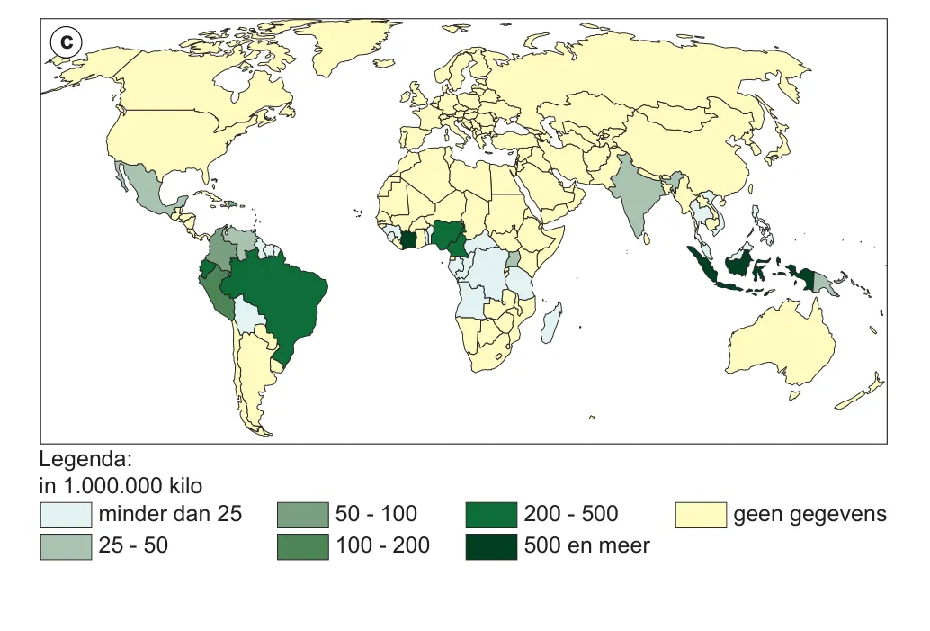 Wereldkaart c met hoeveelheden in miljoen kilo (minder dan 25, 25 - 50, 50 - 100, 100 - 200, 200 - 500, 500 en meer, geen gegevens). Gekleurd zijn landen in tropisch Zuid- en Midden-Amerika, West- en Centraal-Afrika en Zuidoost-Azië; de hoogste klassen liggen in West-Afrika en Indonesië.