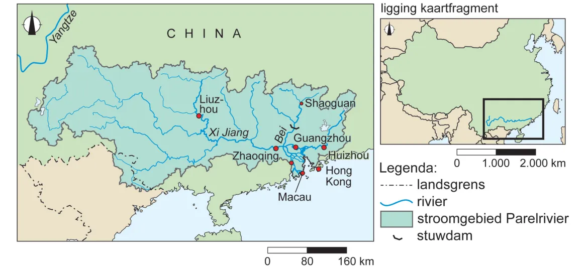 Kaart van het stroomgebied van de Parelrivier in Zuid-China, met rivieren, de stuwdam in de Bei, de steden Guangzhou, Hong Kong en Macau, en een kaartfragment.