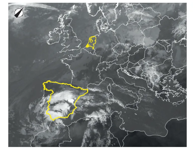 Satellietbeeld van Europa met Nederland en Spanje omlijnd in geel. Boven Spanje liggen wolkenvelden.
