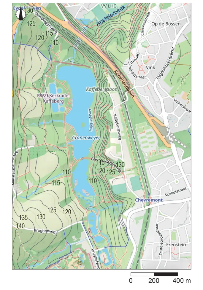 Topografische kaart van de Cranenweyer en de Anstelerbeek in Kerkrade, met hoogtelijnen, wegen en bebouwing.