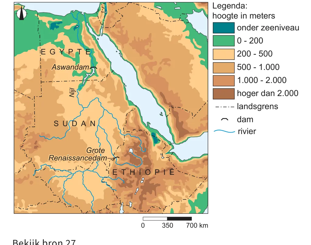 Kaart van de Nijl in Noordoost-Afrika met de Aswandam in Egypte en de Grote Renaissancedam in Ethiopië, met hoogteklassen per kleur en de legenda rechts.