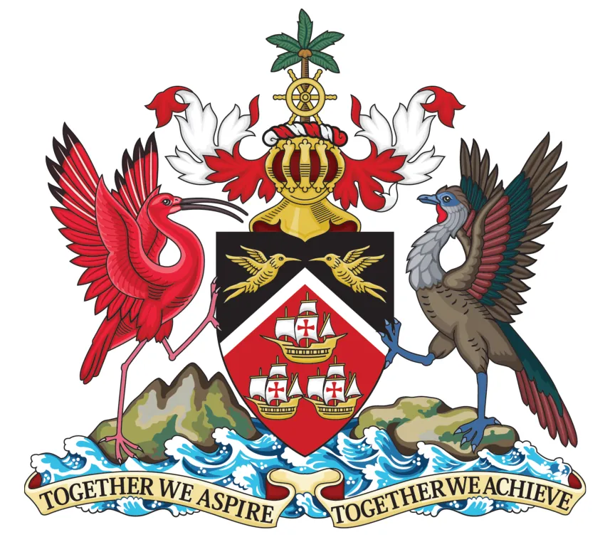 Wapen van Trinidad en Tobago met twee vogels, een rood schild met drie schepen en een lint met de tekst Together we aspire, together we achieve.