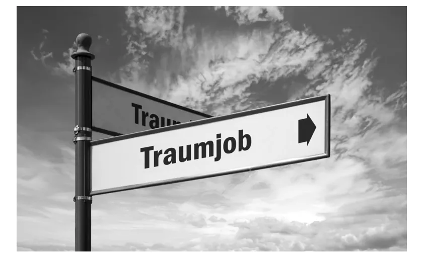 Foto van een wegwijzer met het woord Traumjob.