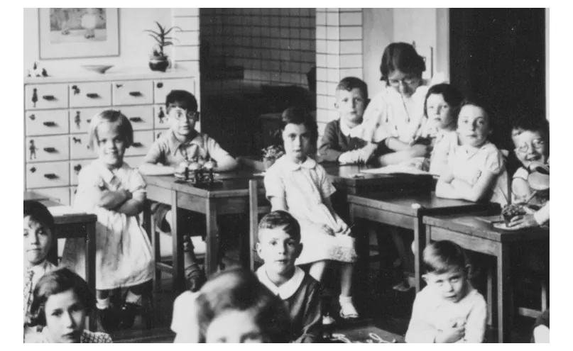 Klassenfoto van Anne Frank met haar klasgenoten.