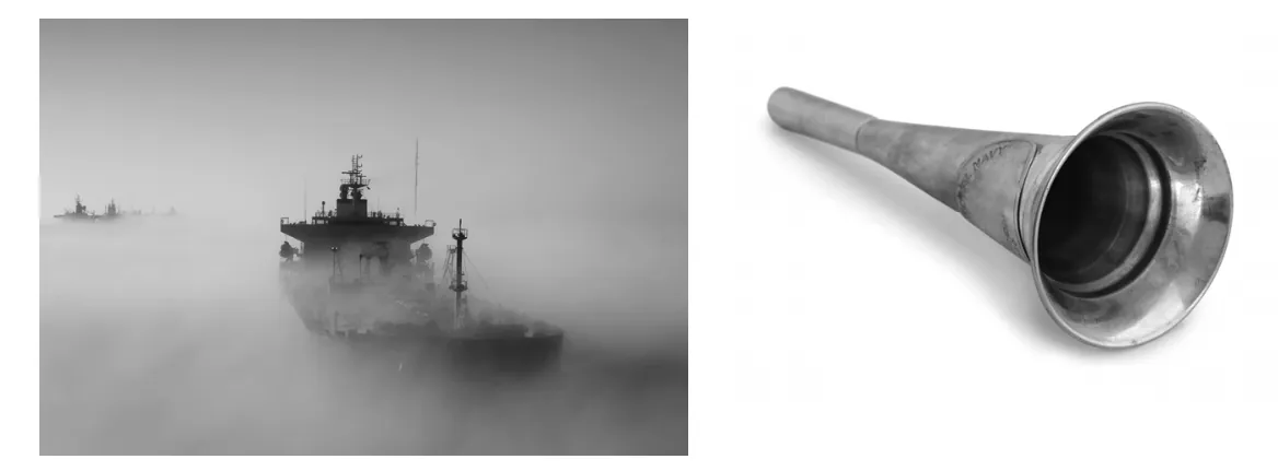 Foto van een schip in dichte mist en foto van een metalen misthoorn met een trechtervormige opening.