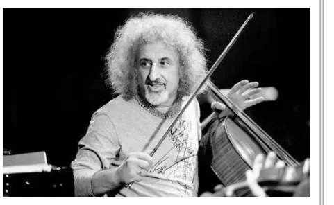 Foto van cellist Misja Majski die met een viool in zijn handen speelt, met een krullende haardos en een gestreept shirt.