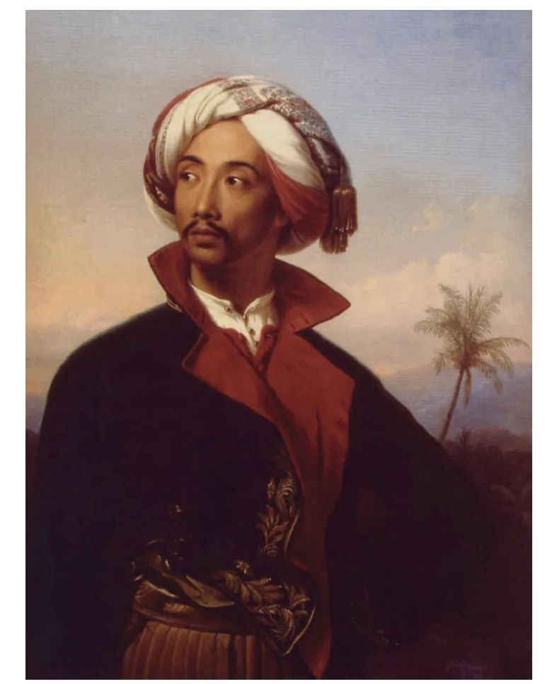 Portret van een man met een wit-rode tulband en een donkerrood gewaad met opgeslagen kraag, met een palmboom op de achtergrond.