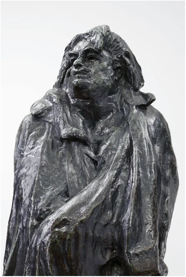 Detail van het bronzen beeld: het hoofd met wilde haren en een strenge blik, boven de hoog opstaande kraag van de mantel met een ruw bewerkt oppervlak.